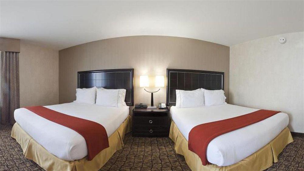Holiday Inn Express & Suites Alexandria - Fort Belvoir By Ihg Exterior photo