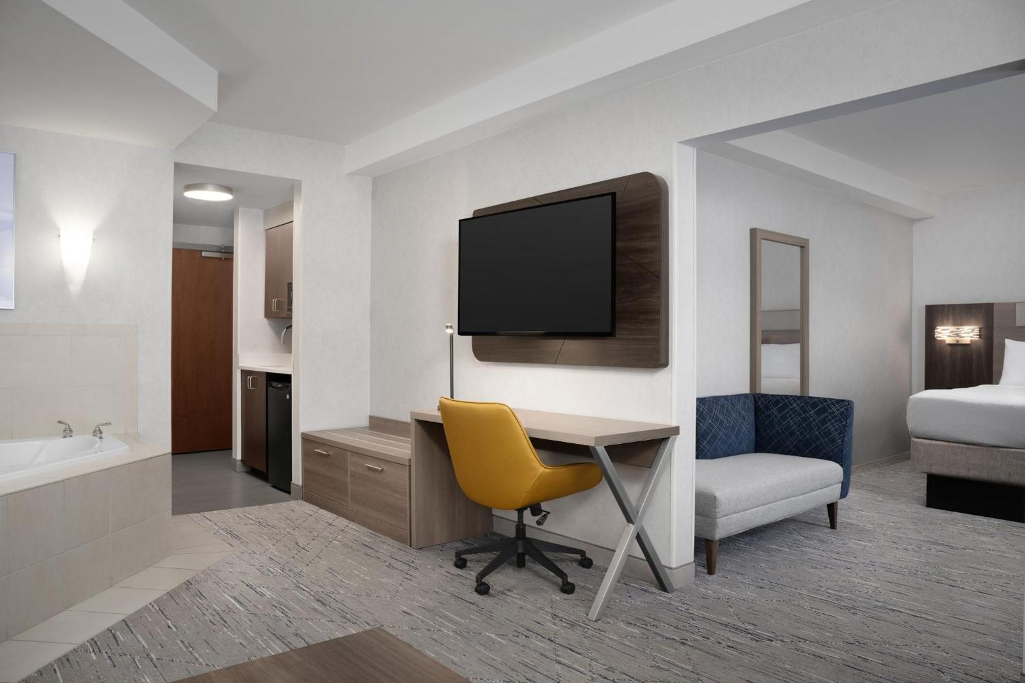 Holiday Inn Express & Suites Alexandria - Fort Belvoir By Ihg Exterior photo