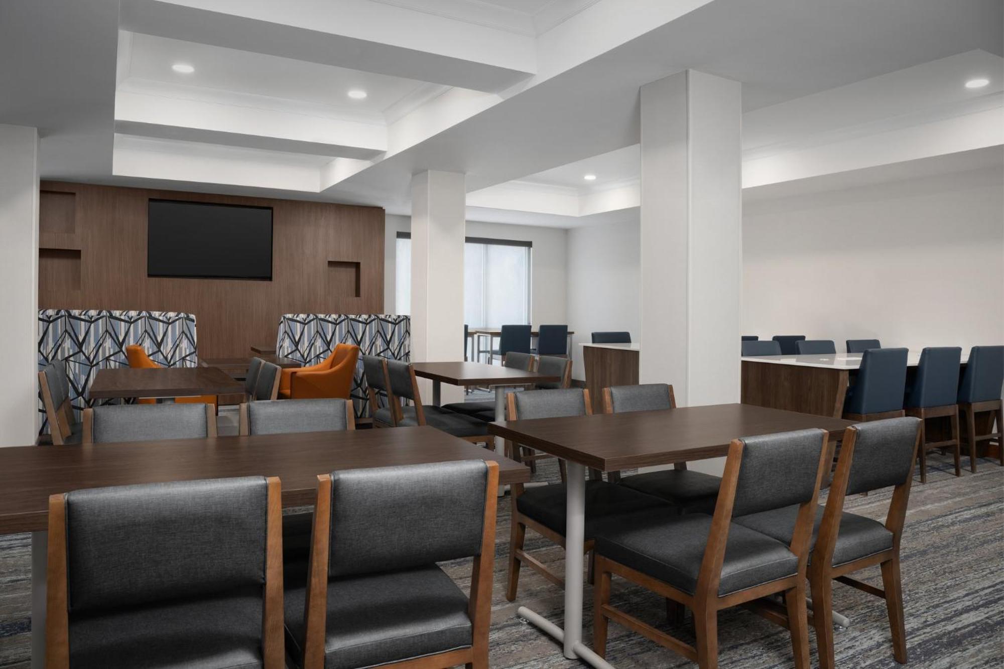 Holiday Inn Express & Suites Alexandria - Fort Belvoir By Ihg Exterior photo