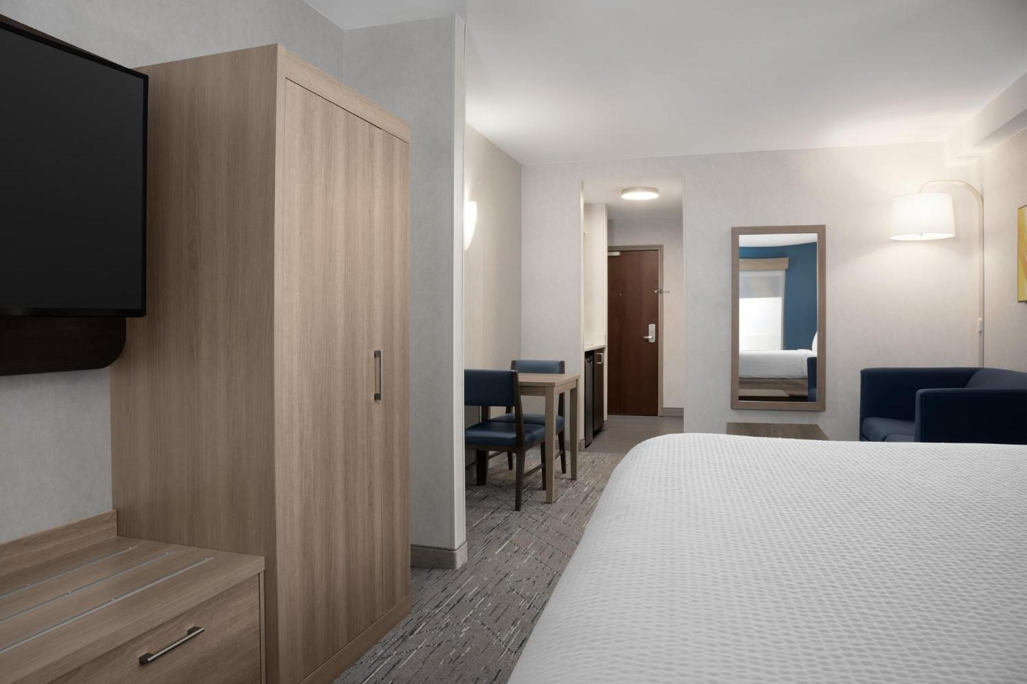 Holiday Inn Express & Suites Alexandria - Fort Belvoir By Ihg Exterior photo